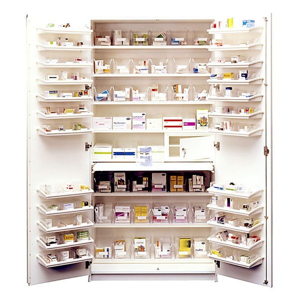 Voll bestückter Medikamentenschrank mit abschließbarem Wertfach aus Holz und 72 Stationsboxen. Wahlweise in weiß oder buche.